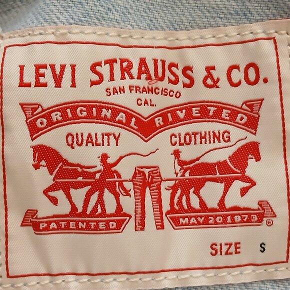 NWT Levi's Iconic Denim Jumpsuit Wide Leg Size Small Light Wash - Picture 9 of 12